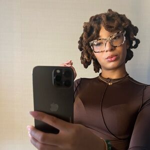 Meet your Posher, Lailashi